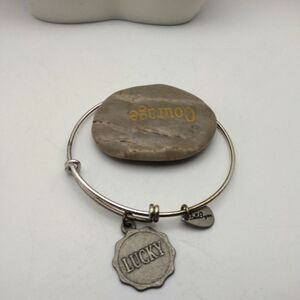 Lucky charm‎ bracelet B0724